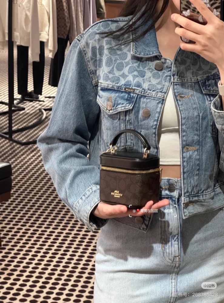 Chanel? Coach? The latest small square box bag is super charming and can hold foldable phones
Lipstick keys are very versatile
Small and exquisite, this is not a proper concave shaped artifact