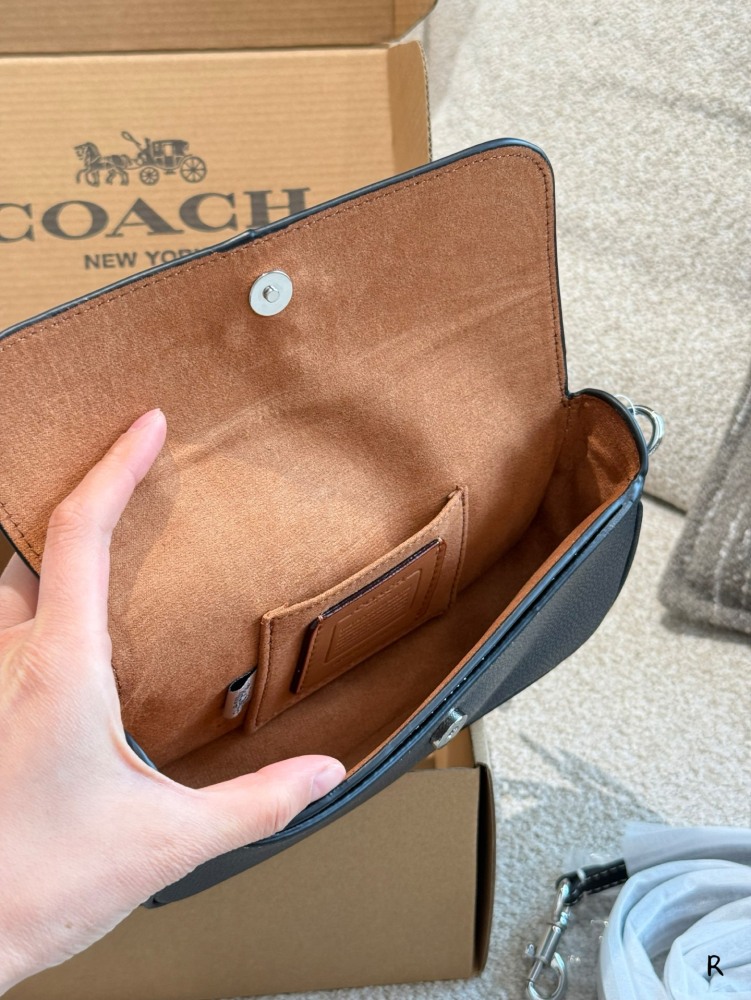 p210
COACH | March new Hailey Flap bag by Coach ▼ # Favorite bag on the street
Coach Coach's March New Hailey Small Stick Envelope Bag
A small mobile phone bag can satisfy the sisters who takes a mobile phone when going out
Paired with two detachab...