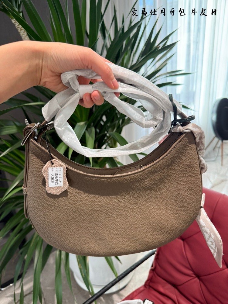 Hermes Moon Tooth Pack p305
Arcon back I can't come down from above
A package that does not require distribution
Capacity can
Can be worn on one shoulder, diagonally, or under the armpit
Even the price is cheaper than neighboring Grandma Xiang, what ...