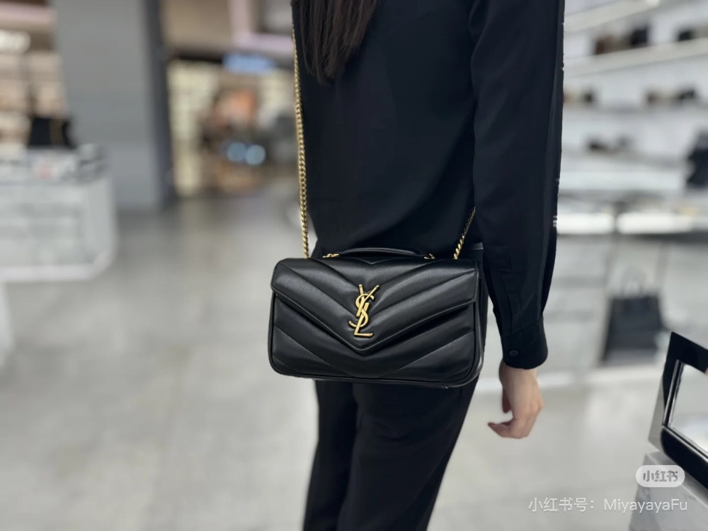 Ysl loulou bag is once again released, still a classic and timeless model. It is recommended to buy it