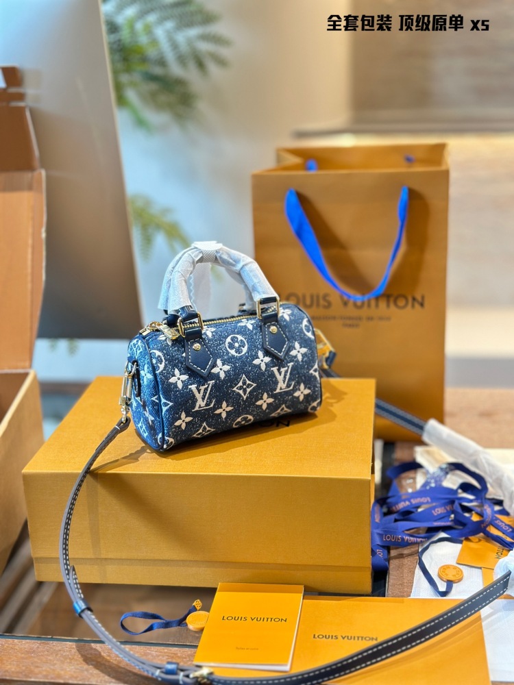 Top original order p260
LV Speedy Nano is now available at a great price~
LV Speedy Nano Limited Edition Denim
Gradient denim crossbody bag handbag
Size: 16.5x11 cm, brand new
Premium cool and cute can't be too cute
Who can refuse the good price of s...