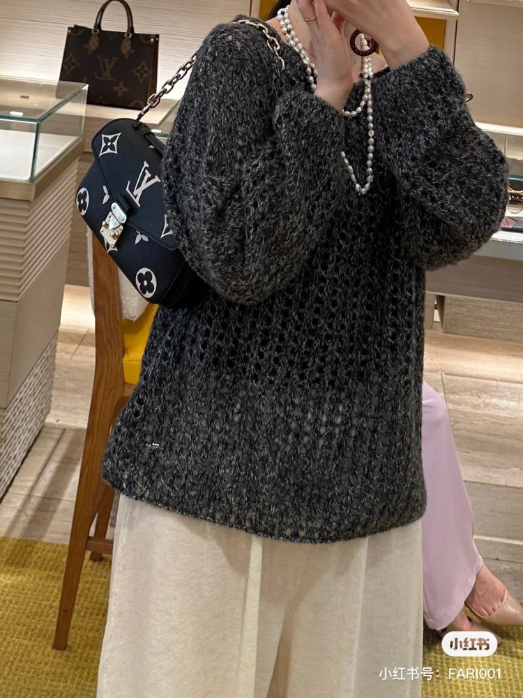 LV Postman Bag Classic