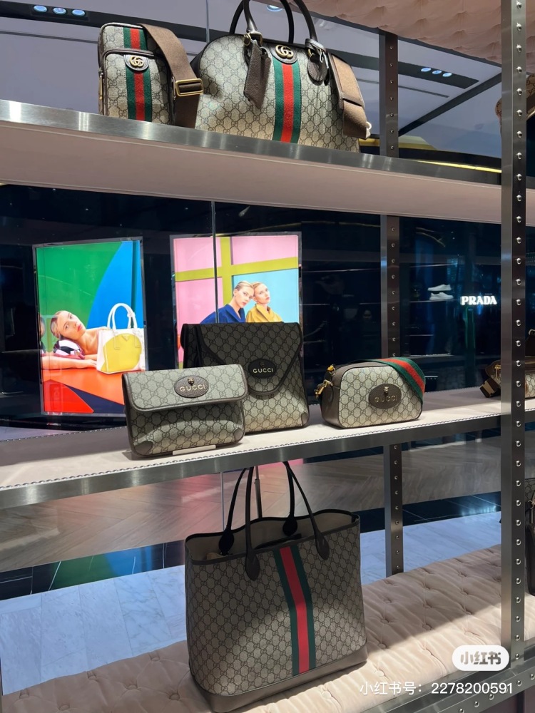 Gucci shopping bag