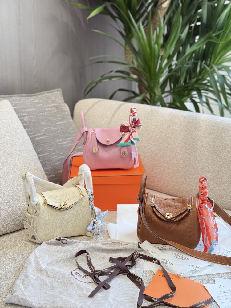 P275
Original TC cowhide Tmall Lindy19 o Hermes timeless' black gold bag ', I really can't refuse Hermes' black gold bag
The whole thing is responsible for 360 degree high-end appearance
I don't want to take it off my back
The capacity is also large
...