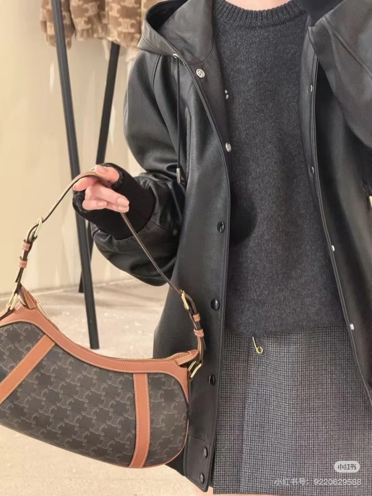 Celine launches new floral shoulder bag
Full of retro style autumn and winter coats, really beautiful