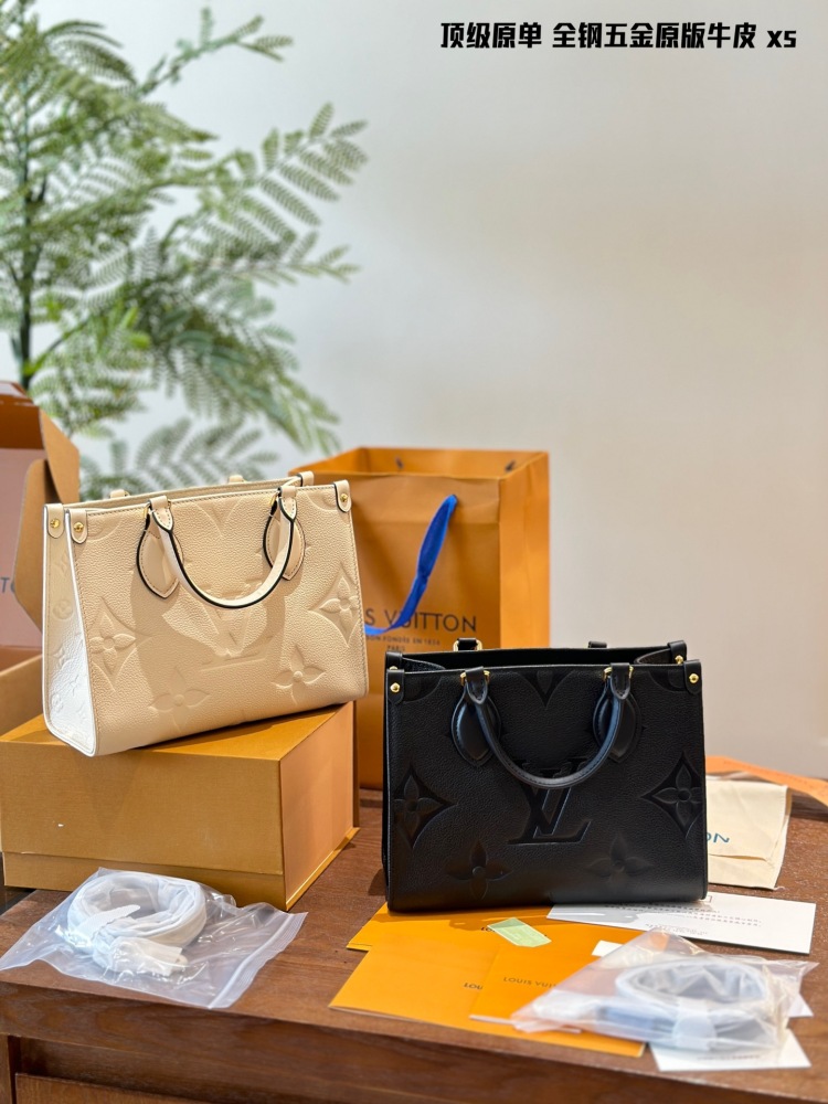 p405
Top grade original all steel hardware
Original cowhide Lv 25cm jungle bag
New embossed folding gift box
Iv Jungle Shopping Bag
Wow, it's so beautiful! Exquisite handbag!
The size is just right and sufficient!
The flower design quality is up to s...