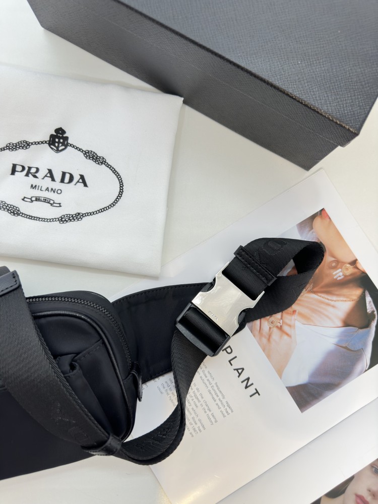 High end goods ?  The latest "PRADA/Prada" chest bag and waist pack for 2024 are imported with original waterproof fabric, ultra high definition hardware logo logo, and dedicated lining. Super smooth zipper, super smooth oil edge, exquisite workman...