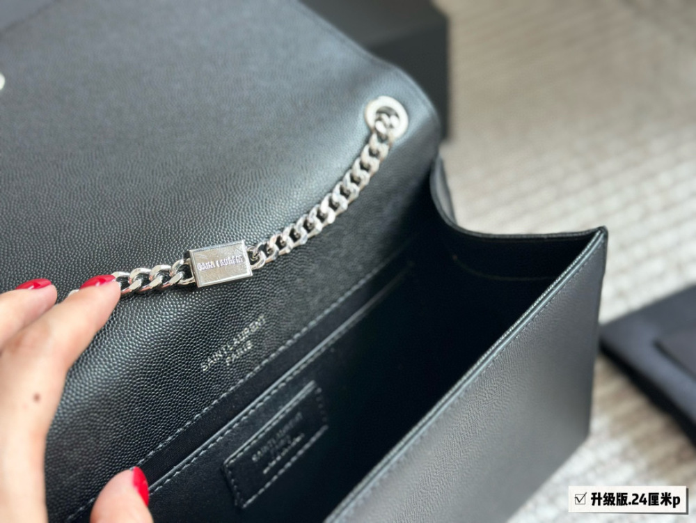 240 box cowhide
Size: 24 15cm (large)
YSL WoC envelope package
kate 
Caviar cowhide looks particularly good in texture! Durable and wear-resistant!
? Crossarm ? Underarm