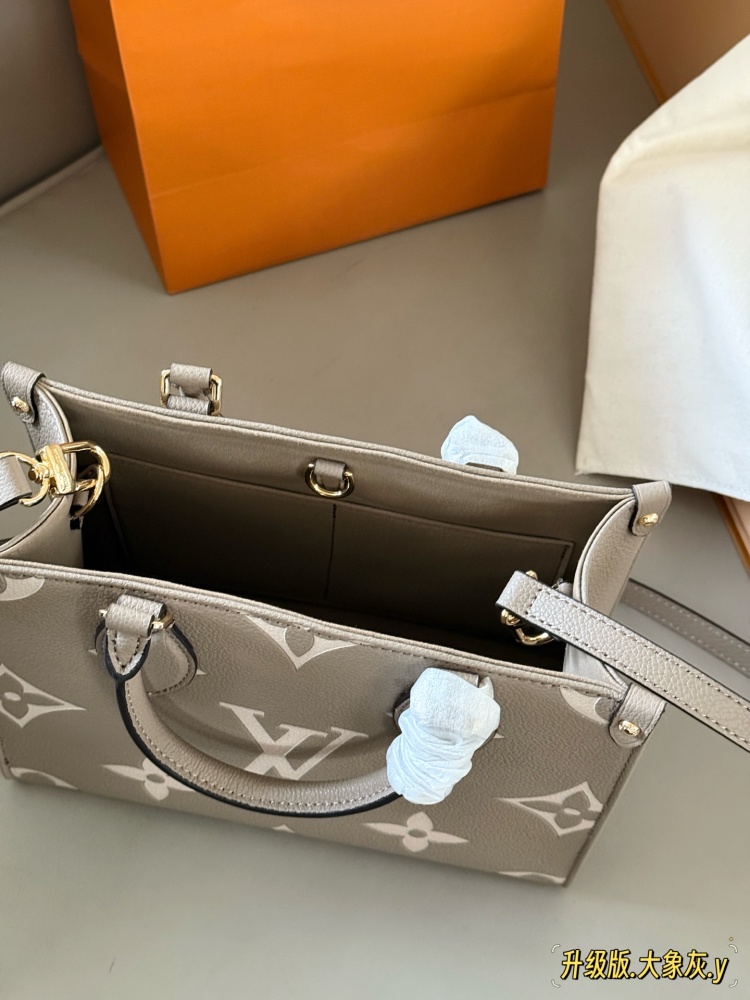 235 box
Mother's Day Gift
Size: 25 * 20cm (small)
Excellent quality, understand the goods ??
It's really too advanced!
Warm, gentle, and creamy Iv on the go tote bag
Elephant Grey has a gentle and elegant temperament!
Search Lv on the go shopping bag