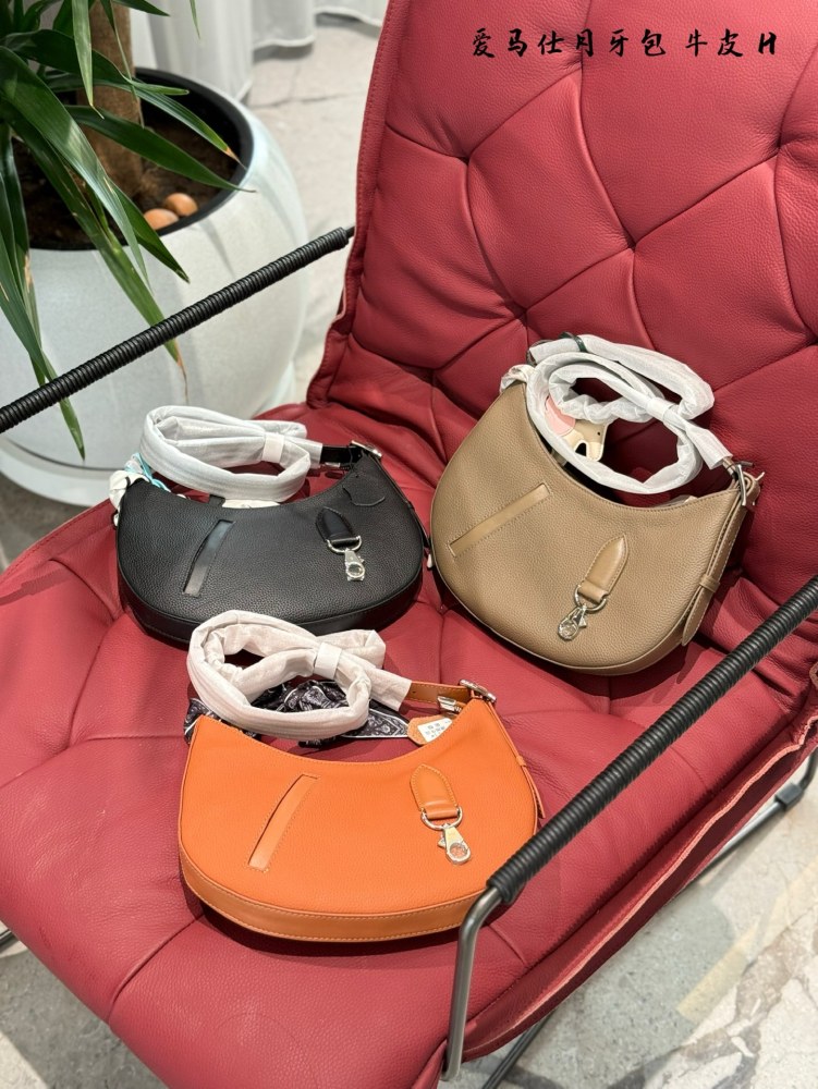 Hermes Moon Tooth Pack p305
Arcon back I can't come down from above
A package that does not require distribution
Capacity can
Can be worn on one shoulder, diagonally, or under the armpit
Even the price is cheaper than neighboring Grandma Xiang, what ...