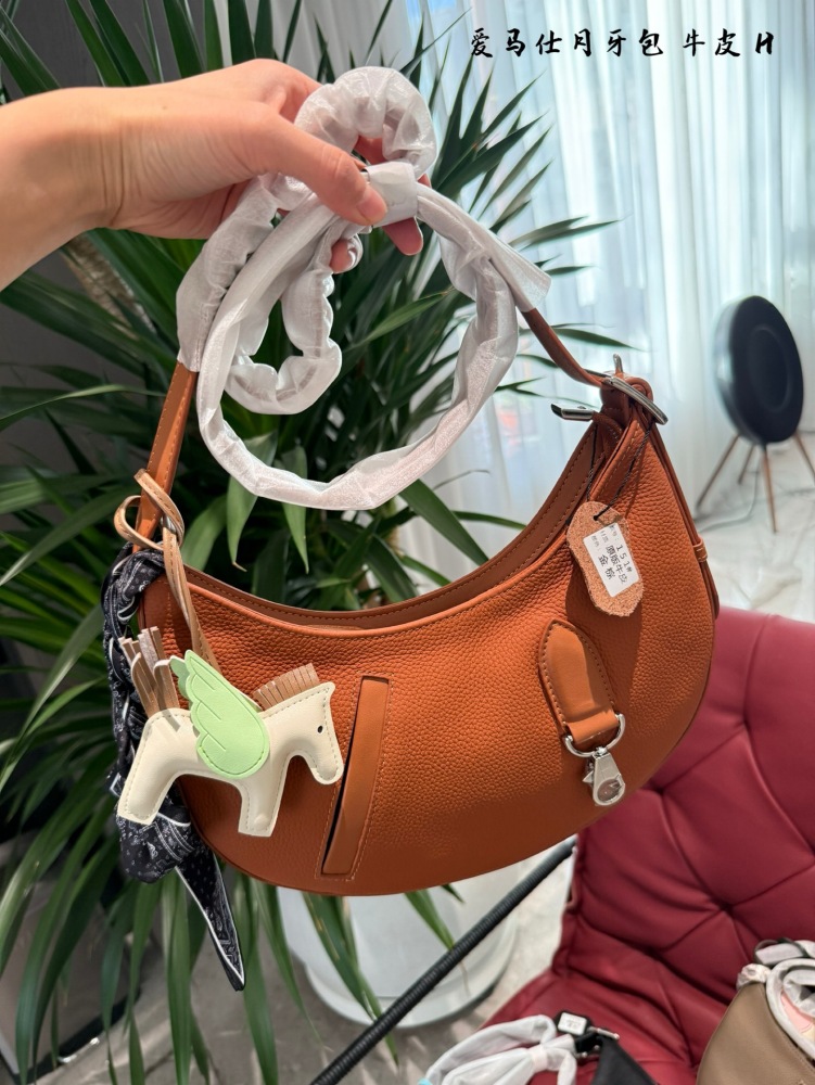 Hermes Moon Tooth Pack p305
Arcon back I can't come down from above
A package that does not require distribution
Capacity can
Can be worn on one shoulder, diagonally, or under the armpit
Even the price is cheaper than neighboring Grandma Xiang, what ...