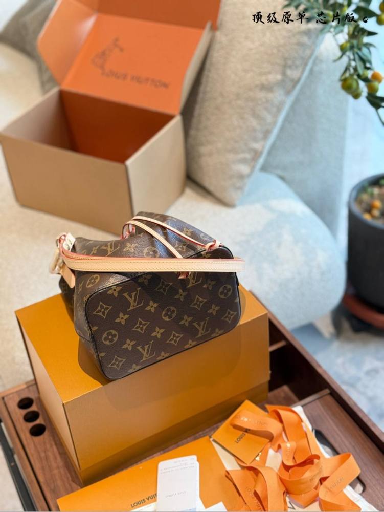 p340
Lv One Second Get Fairy Sister Same Version V
LV speedy nano t+from a fashion perspective As mentioned above, it meets everyone's aesthetic preferences, being lightweight, durable, and super capable of carrying a minimalist body that is suitable...