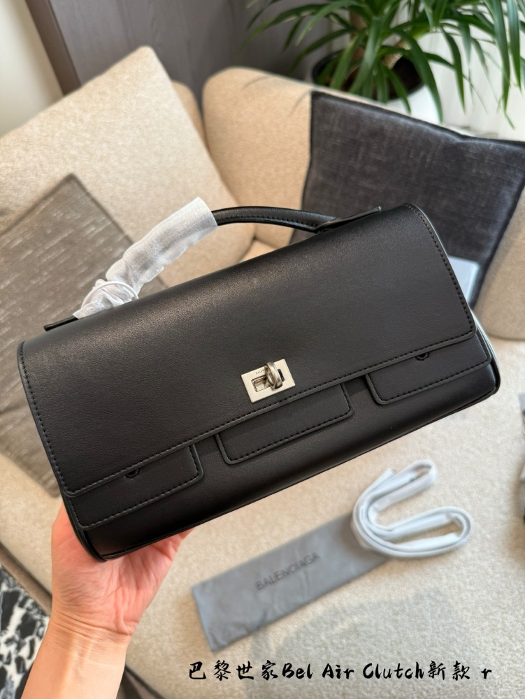 p270
Balenciaga Handbag Underarm Bag 25 Spring/Summer New Collection 29cm Full Set Packaging