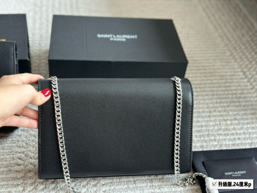 240 box cowhide
Size: 24 15cm (large)
YSL WoC envelope package
kate 
Caviar cowhide looks particularly good in texture! Durable and wear-resistant!
? Crossarm ? Underarm