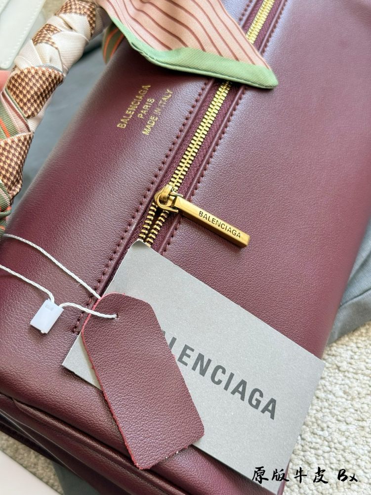 p280
Balenciaga Handbag Underarm Bag 25 Spring/Summer New Collection 29cm Full Set Packaging