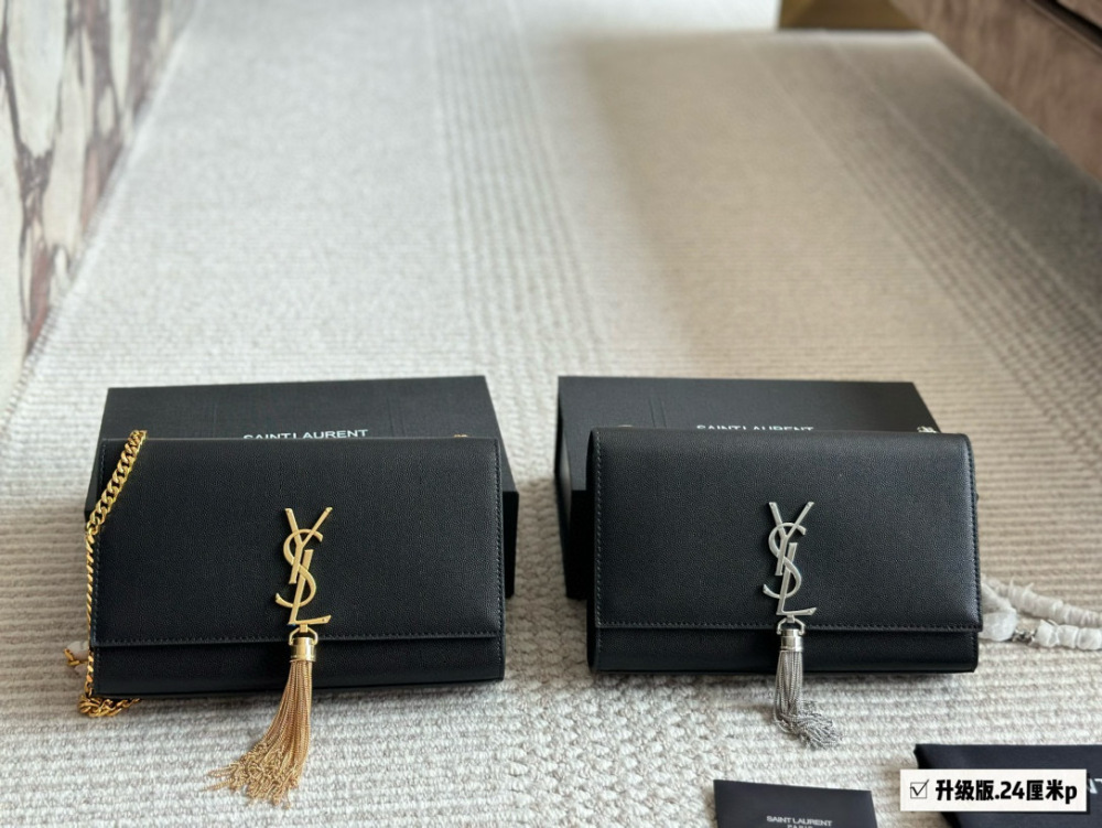 240 box cowhide
Size: 24 15cm (large)
YSL WoC envelope package
kate 
Caviar cowhide looks particularly good in texture! Durable and wear-resistant!
? Crossarm ? Underarm