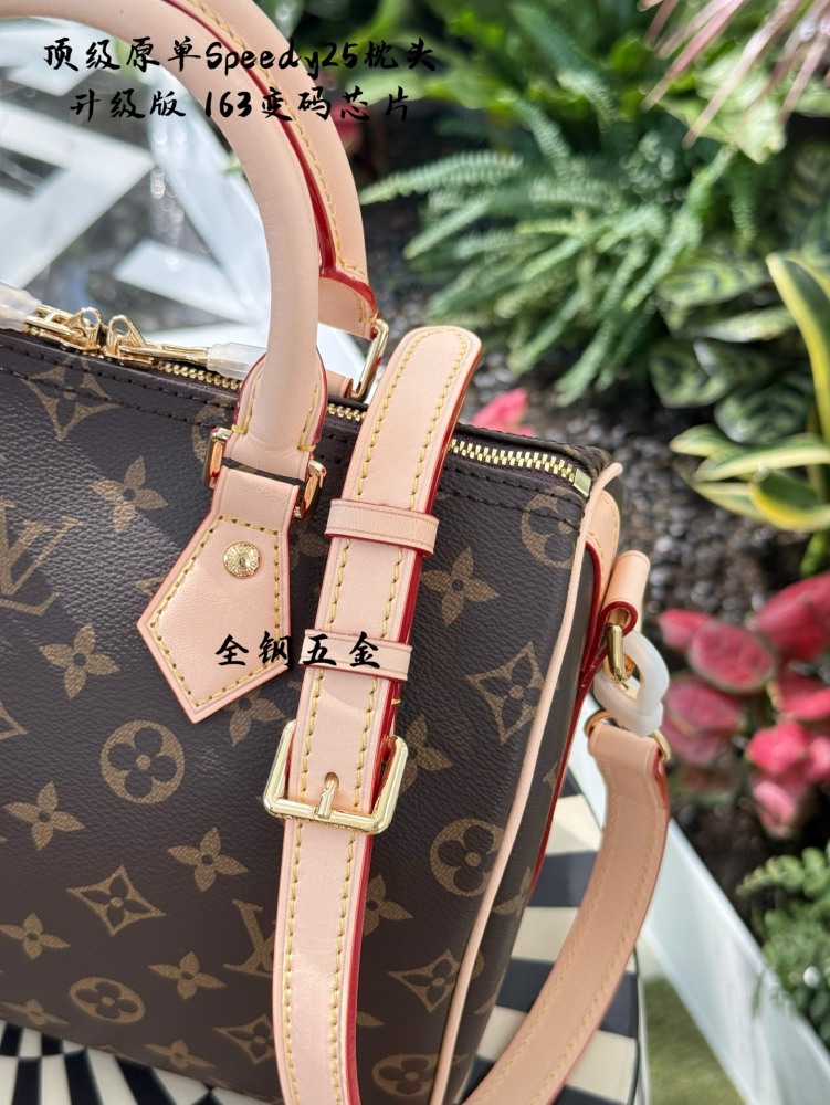 P340 Top Grade Original Single Steel Hardware
LVSpeedy25， Fashion essential item t
Hello, sisters! Today I'm going to share with you a super classic bag - the LV Speedy 25.
Its appearance is simple and elegant, with classic floral patterns that nev...