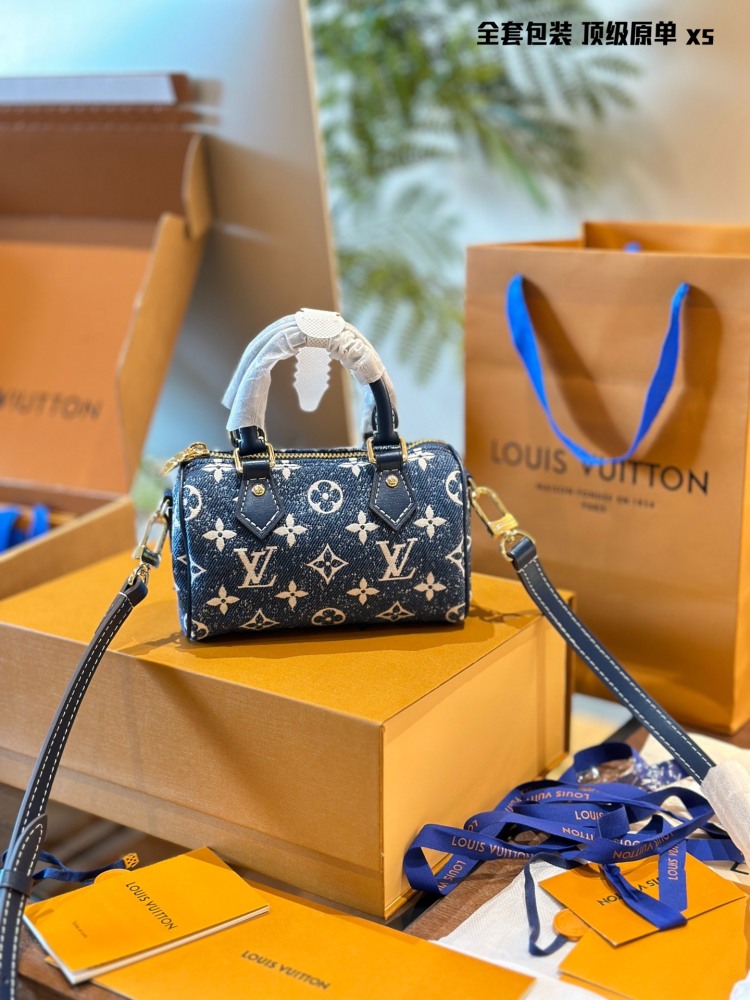 Top original order p260
LV Speedy Nano is now available at a great price~
LV Speedy Nano Limited Edition Denim
Gradient denim crossbody bag handbag
Size: 16.5x11 cm, brand new
Premium cool and cute can't be too cute
Who can refuse the good price of s...