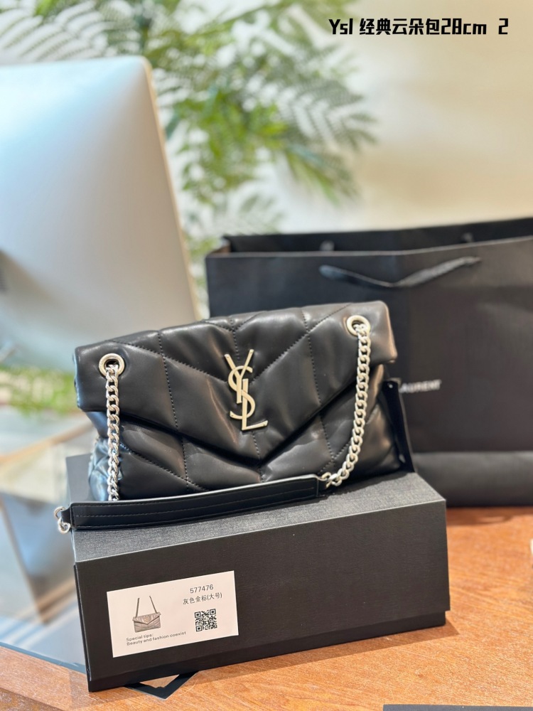 p260
YSL~Poplar Forest Cloud Pack
This Rocket armpit bag is suitable for commuting and dating Open the air field of Shangtuotuo and carry it all year round, versatile atmosphere bag, super great folding box packaging
