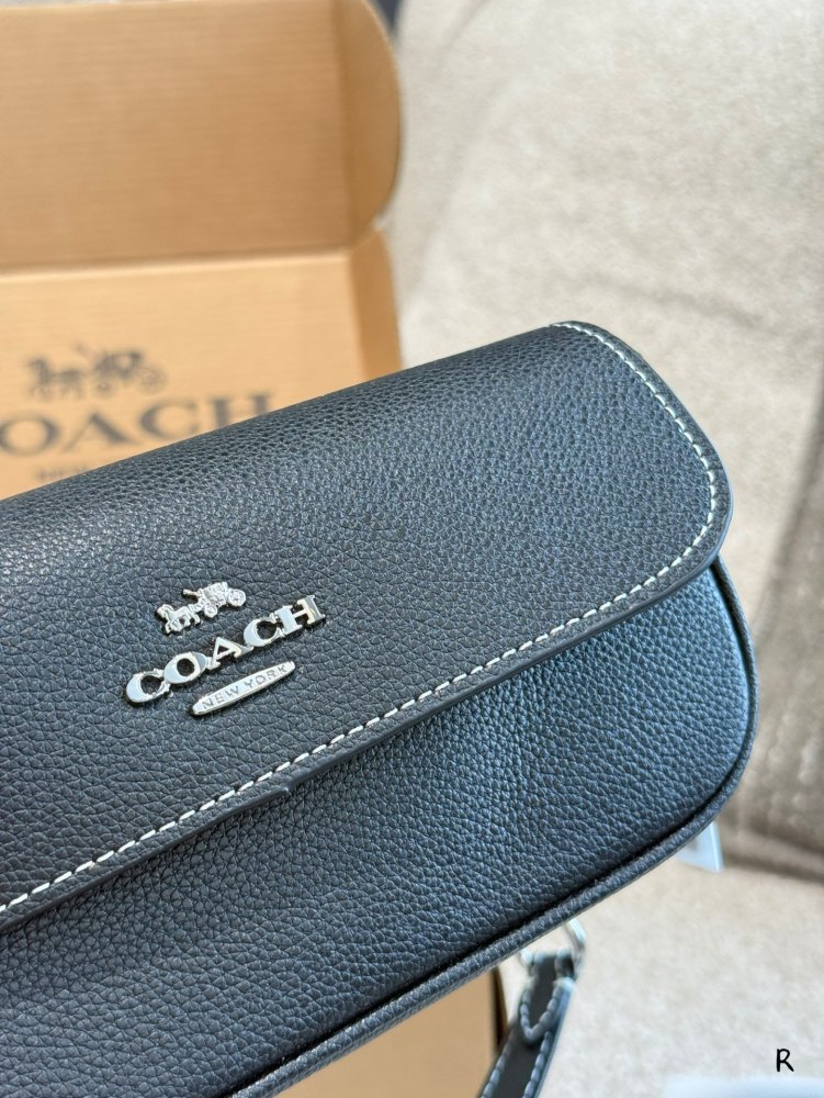 p210
COACH | March new Hailey Flap bag by Coach ▼ # Favorite bag on the street
Coach Coach's March New Hailey Small Stick Envelope Bag
A small mobile phone bag can satisfy the sisters who takes a mobile phone when going out
Paired with two detachab...