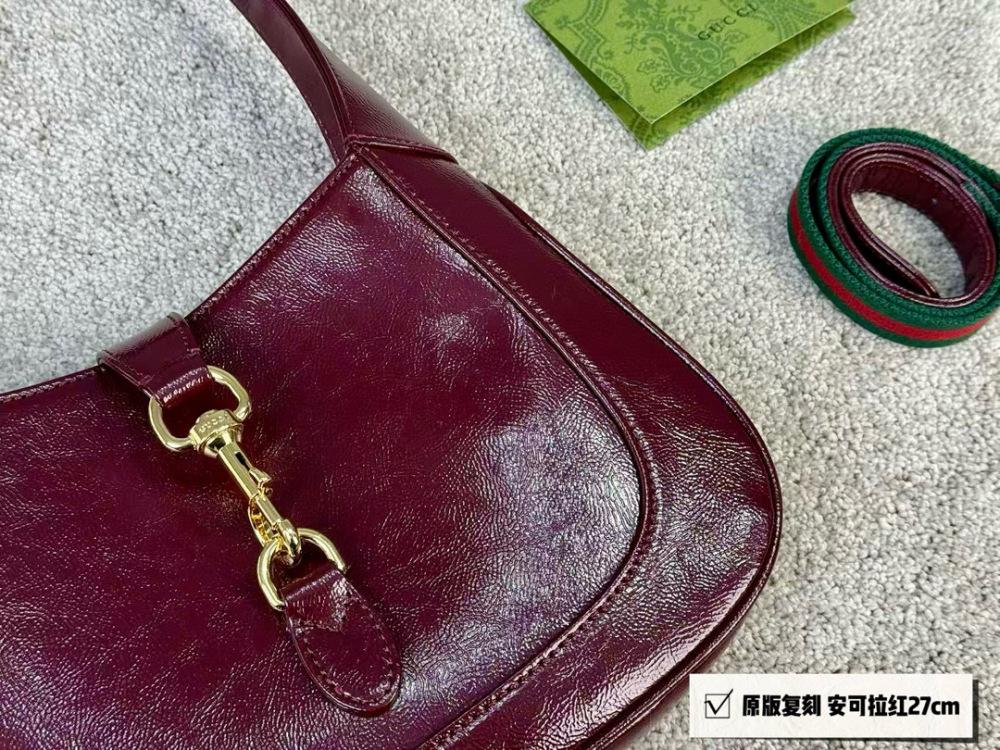 size：27*18cm
Gucci 1961
It's very classic and retro!
You can put down your phone Max!
High end leather!