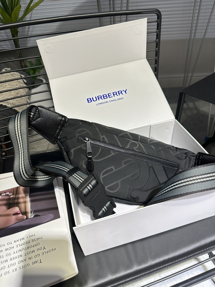 Black BURBERRY New Year NY ? Mlb Co branded Super Western Chest Bag/Waist Bag Premium Version Fabric is custom-made and is N levels higher than the black ones on the market, with perfect embroidery inside and a complete set of hardware logos. Size ...