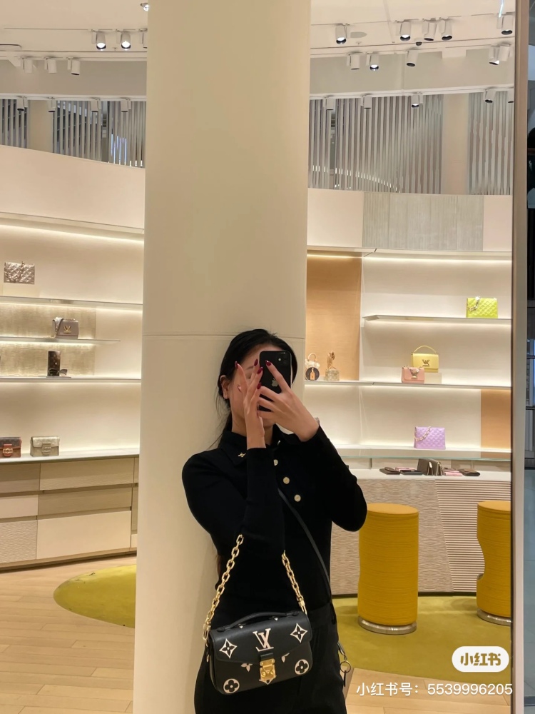 LV Postman Bag Classic