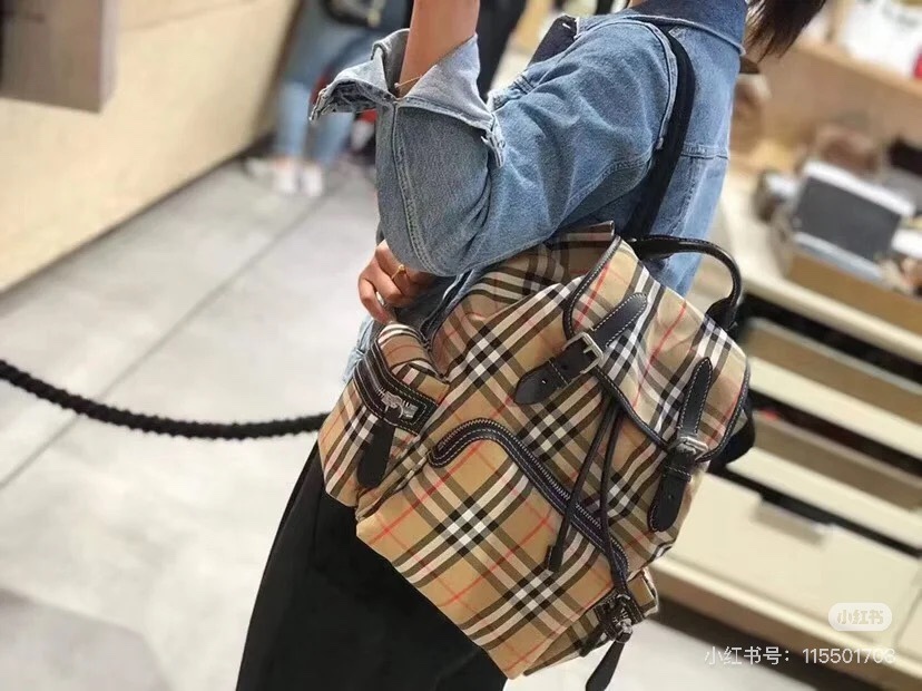 Burberry! I have learned the charm of Burberry's checkered shoulders, the god of atmosphere in ancient Greece
I love this college atmosphere full of atmosphere
Versatile and error free
Classics can always withstand the test of time