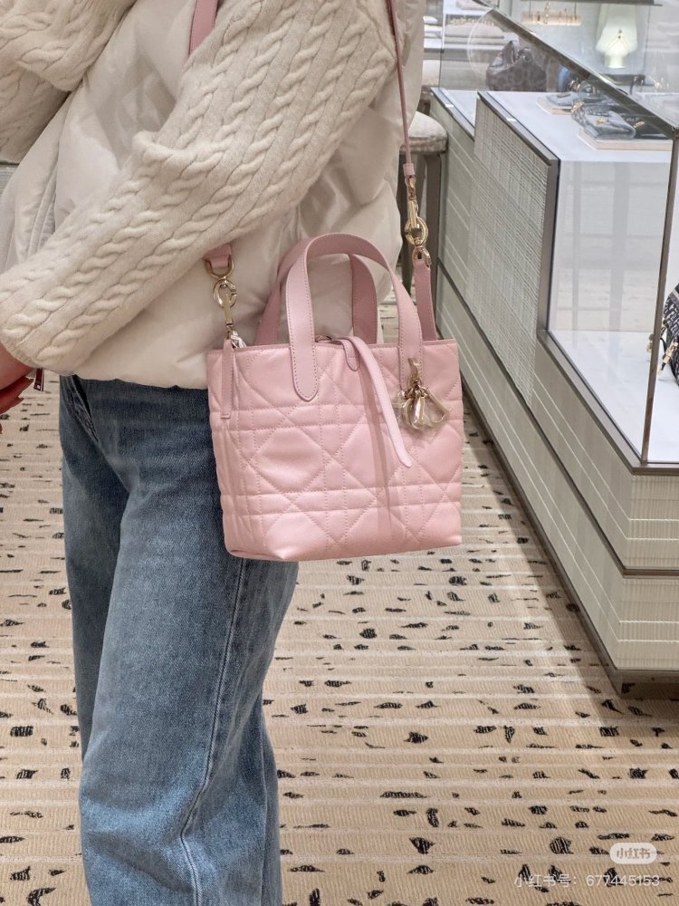 Writing gentle bags, Dior baskets, new colors