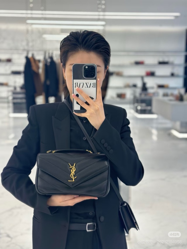 Ysl loulou bag is once again released, still a classic and timeless model. It is recommended to buy it