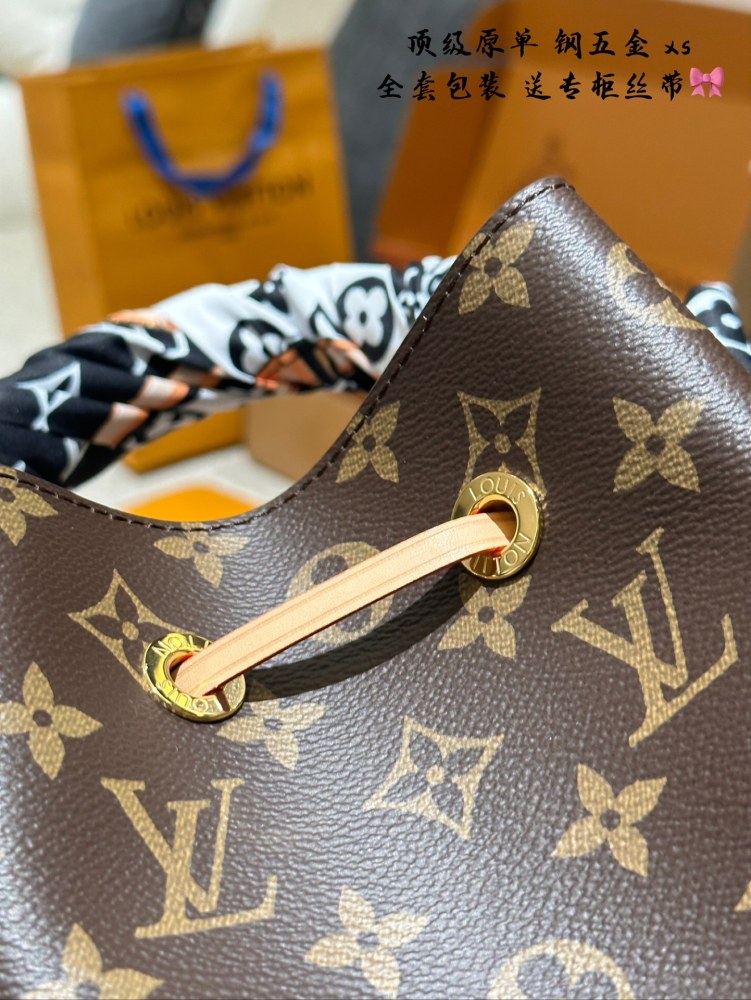 p375
Lv One Second Get Fairy Sister Same Version V
LV speedy nano t+from a fashion perspective As mentioned above, it meets everyone's aesthetic preferences, being lightweight, durable, and super capable of carrying a minimalist body that is suitable...