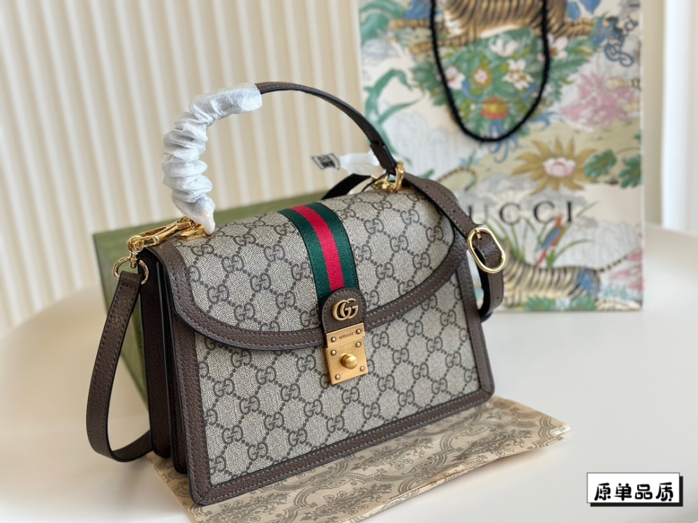 Complete packaging
Gucci's new Ophidia handbag collection NEW
The Gucci Ophidia collection continues to grow and expand, bringing stunning new products every season. This handbag is one of the Epilogo: series and comes with a detachable shoulder stra...