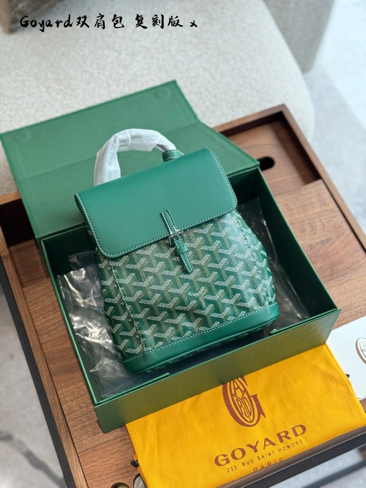 p230
Goyard Alpin Mini Backpack~
The cute little one you like at a glance!
Mini's size is super cute
Size: 23x9.5x19cm with box