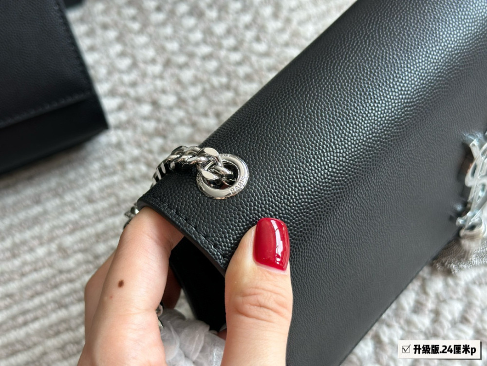 240 box cowhide
Size: 24 15cm (large)
YSL WoC envelope package
kate 
Caviar cowhide looks particularly good in texture! Durable and wear-resistant!
? Crossarm ? Underarm