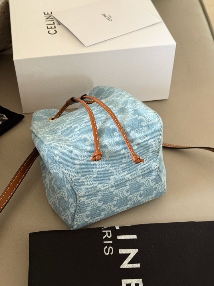 205 box
size：14*18cm
Celine denim bucket bag
Shallow denim is perfect for summer!
Super online appearance
Celine bucket bag is easier to carry on the back
