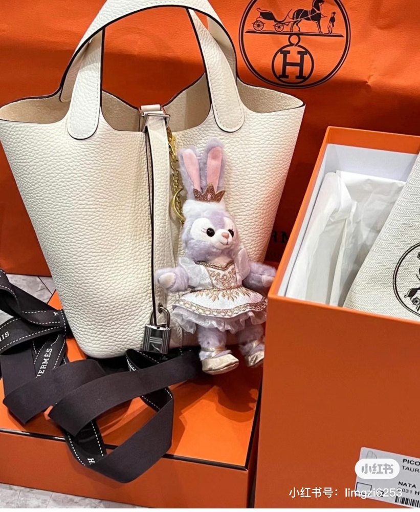 Hermes Basket 18 Cream Silver Buckle
Full Hermes Basket 18 Cream Silver Buckle Gentle and Elegant Z-Carving Attachment Box Dust Bag.