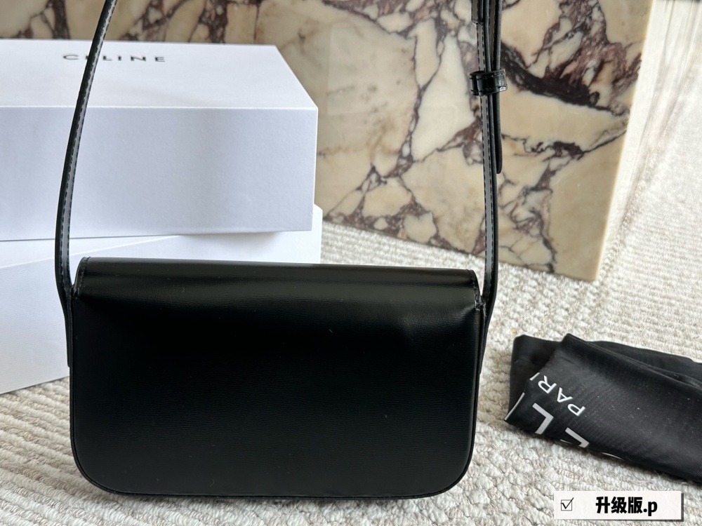 220 boxes
size：20*11cm
Celine super beautiful armpit bag Arc de Triomphe
?? Upgraded version for reshipment
Retro sexy versatile small bag
Don't miss it!!
?? Cowhide leather