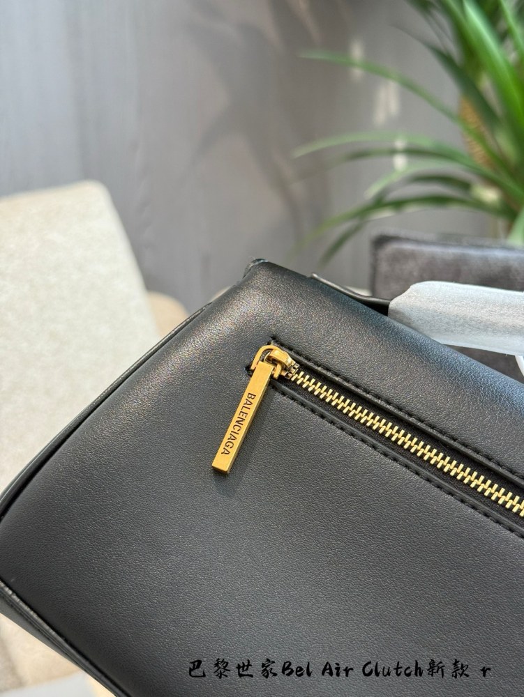 p270
Balenciaga Handbag Underarm Bag 25 Spring/Summer New Collection 29cm Full Set Packaging