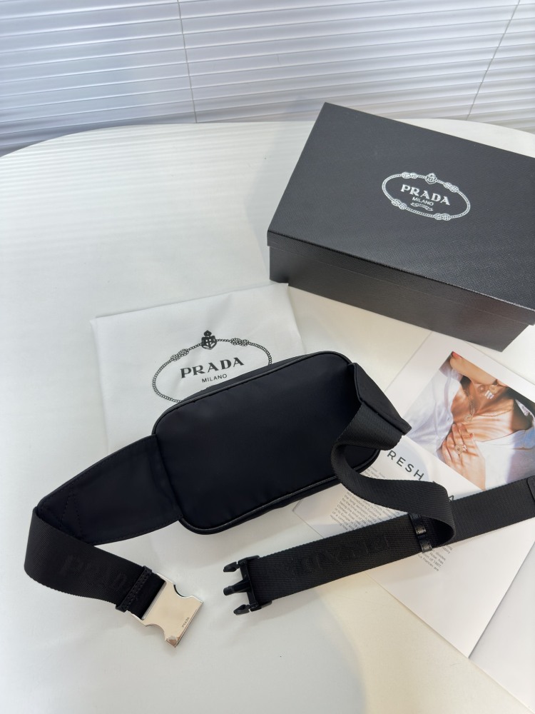 High end goods ?  The latest "PRADA/Prada" chest bag and waist pack for 2024 are imported with original waterproof fabric, ultra high definition hardware logo logo, and dedicated lining. Super smooth zipper, super smooth oil edge, exquisite workman...