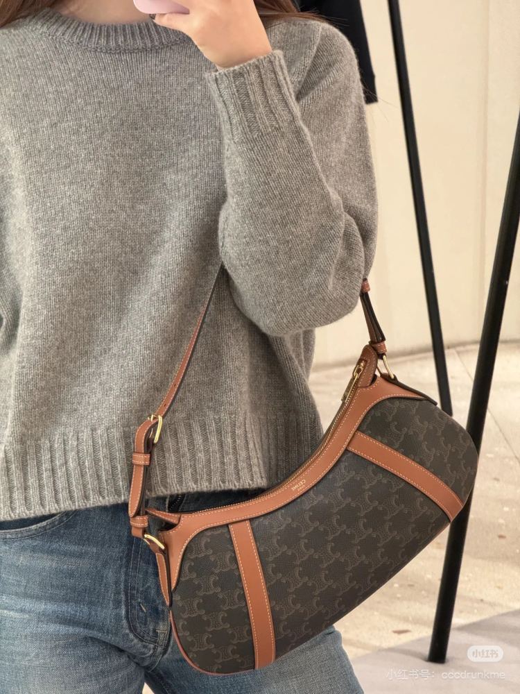 Celine launches new floral shoulder bag
Full of retro style autumn and winter coats, really beautiful