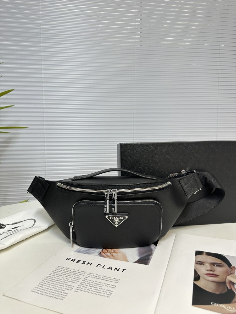PRADA Waist Bag/Chest Bag Model 2VH 165 This waist bag design is not only practical, but also enhances the overall design sense, making it easy to raise the body proportion. The bag can be placed at the waist where it is, and it can also be used as a...