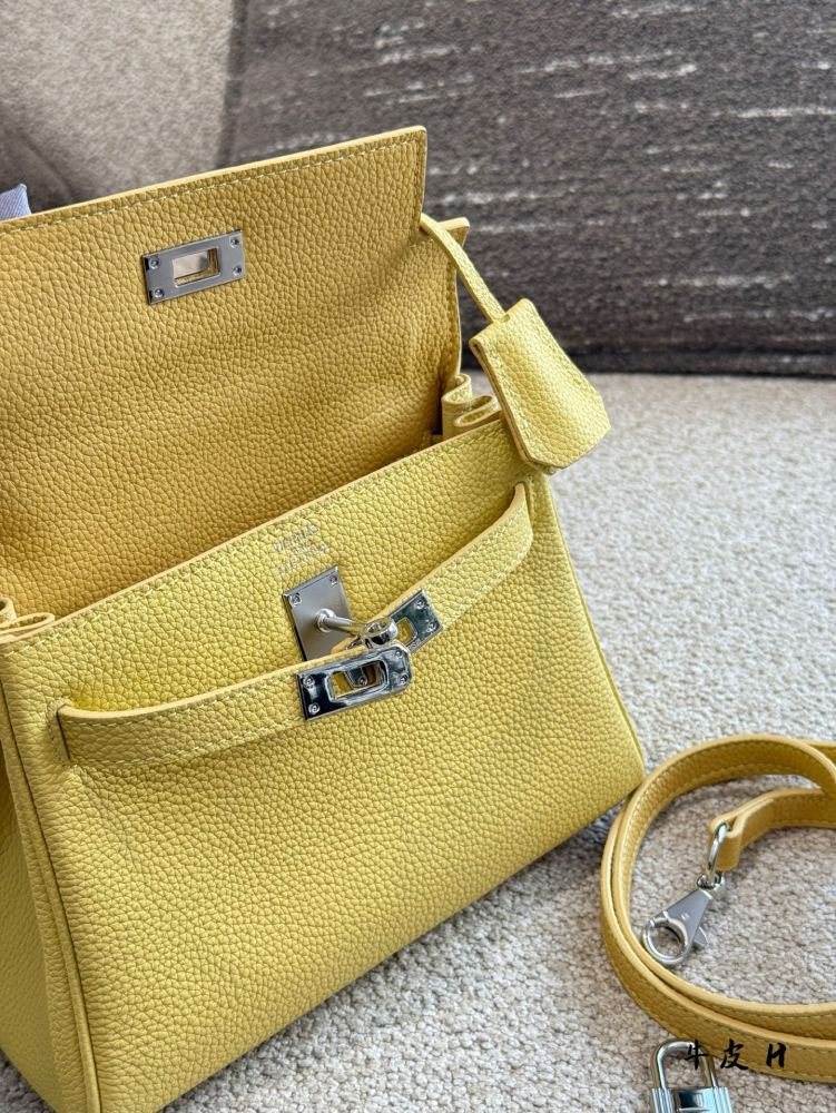 Cowhide P330
High quality texture, versatile upper body, super stylish!!
Hermes MiniKelly II,
Suitable size for all age groups, playful and cute to carry~20cm