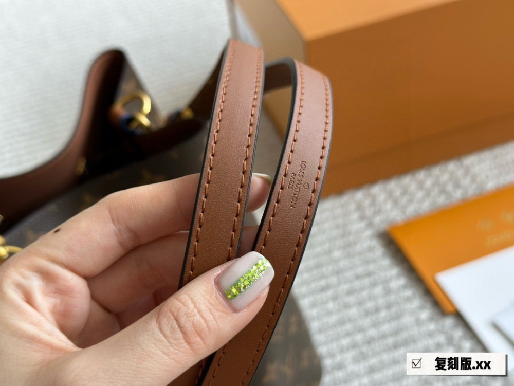 225 boxes
High quality daily recommendation
L Home Bucket Bag Noe Bucket
This water bucket has a soft texture
Size: 26cm
Cross shoulder/single shoulder is more comfortable
Search for Lv bucket bag