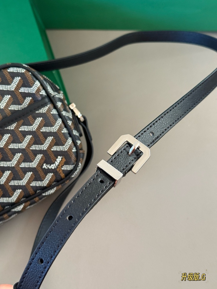 205 Upgraded Edition Box
size：24*14cm
Goya Goyard Camera Bag
Boys and girls use it!
The upper body effect is absolutely stunning~
Very easy to match in daily life~
Both boys and girls can buy it!