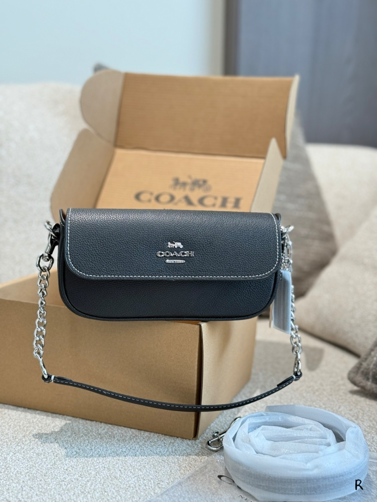 p210
COACH | March new Hailey Flap bag by Coach ▼ # Favorite bag on the street
Coach Coach's March New Hailey Small Stick Envelope Bag
A small mobile phone bag can satisfy the sisters who takes a mobile phone when going out
Paired with two detachab...