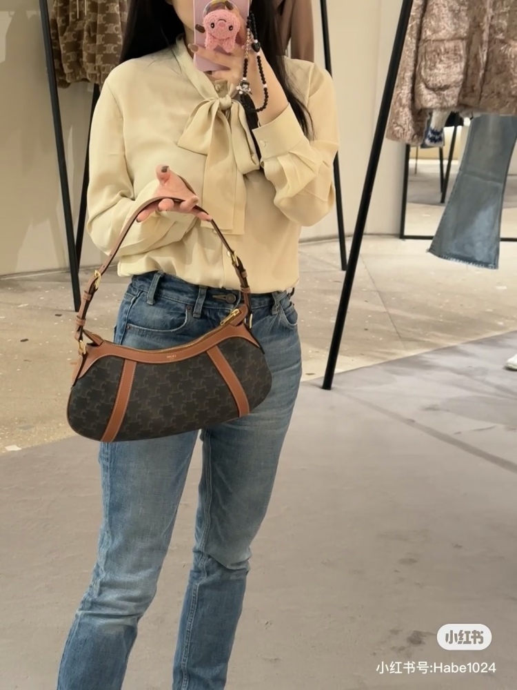 Celine launches new floral shoulder bag
Full of retro style autumn and winter coats, really beautiful