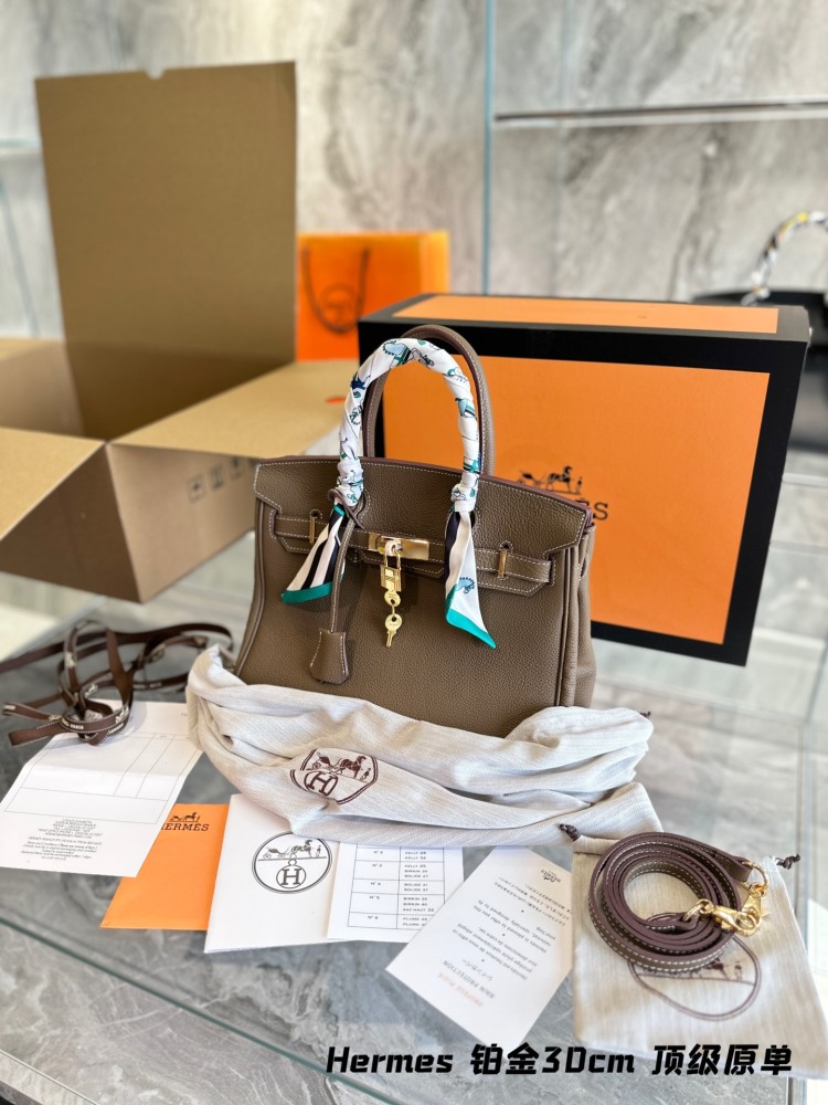 Delivery scarf folding box packaging p390
Hermes bk30cm top of the line pure leather collection with endless love and a Hermes Birkin platinum bag that will not be taken off the shelves for thousands of years. Original factory laser hardware, various...
