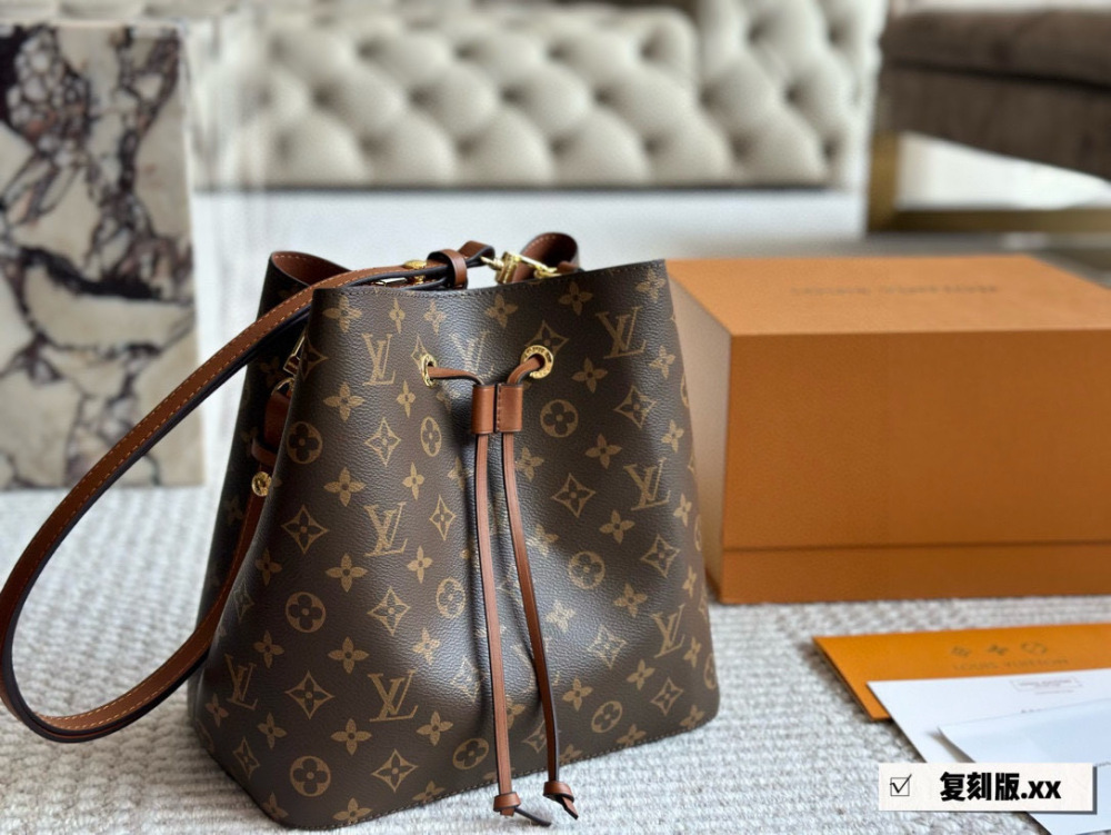 225 boxes
High quality daily recommendation
L Home Bucket Bag Noe Bucket
This water bucket has a soft texture
Size: 26cm
Cross shoulder/single shoulder is more comfortable
Search for Lv bucket bag