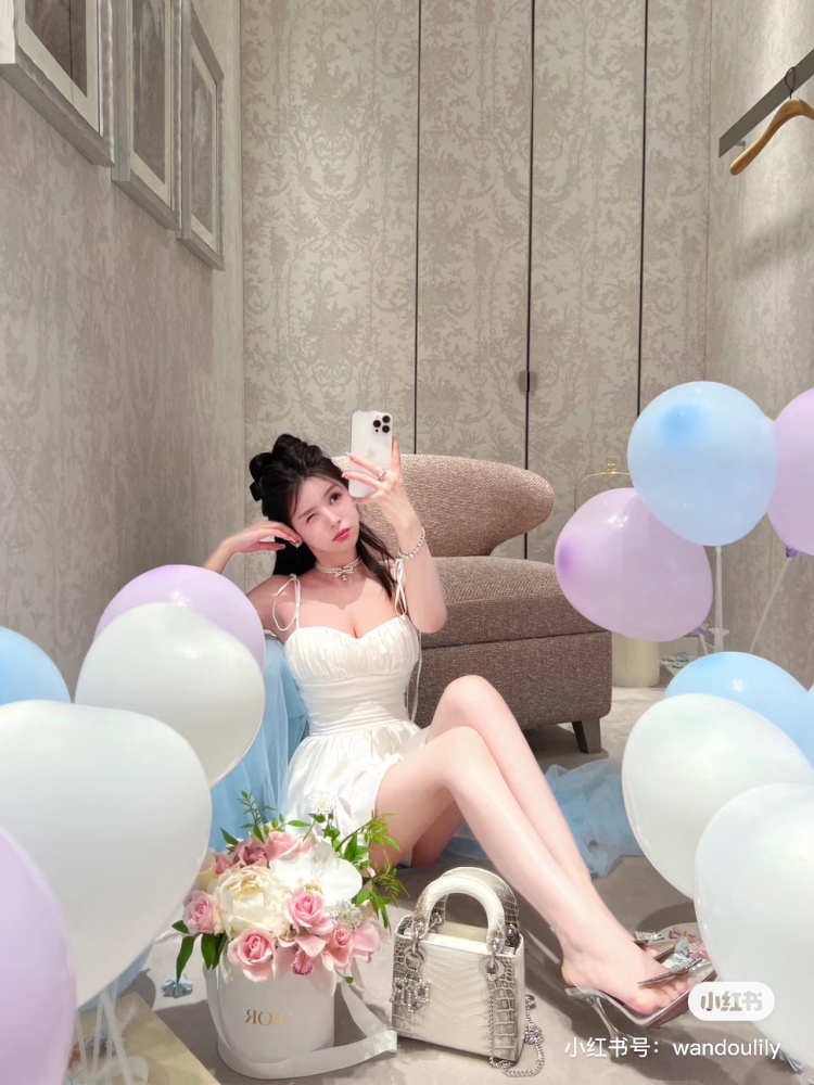 Dior Himalaya Lady Dior~
I share a lady Dior bag every day. I really love this bag style, and the most recommended one is definitely the Himalaya style because of the horse The price is about to increase, so you must not miss the best opportunity to ...