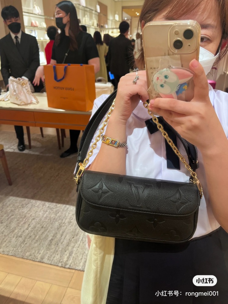LVIVY upper body effect | I love it at first glance
LVIVY black understated luxury
Two shoulder straps~Underarm both shoulder and crossbody
This year's big hits are really high-end~